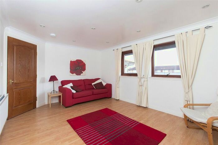 2 Bedroom Flat To Rent In North Werber Place, Edinburgh, EH4
