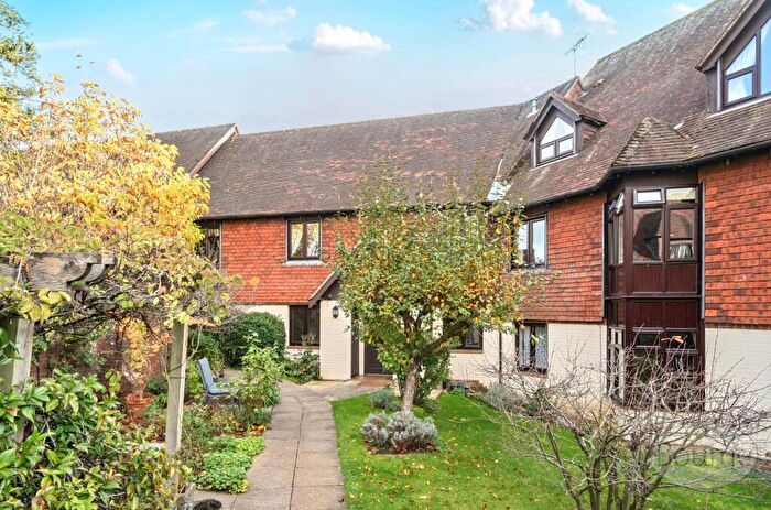 1 Bedroom Apartment For Sale In Hylton Road, Petersfield, Hampshire, GU32