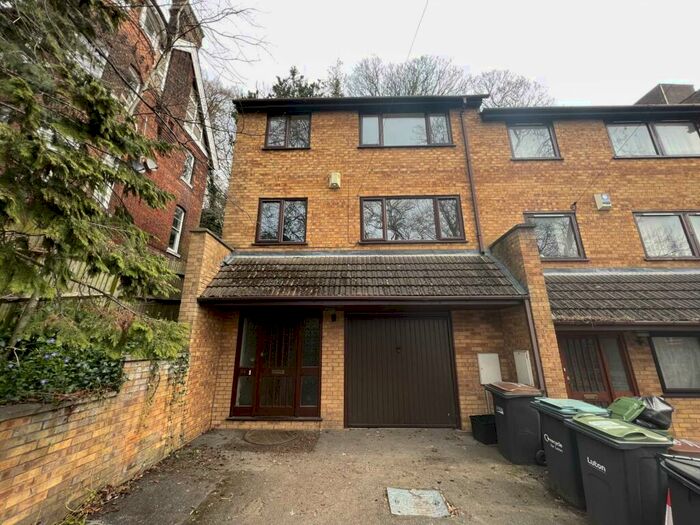 3 Bedroom Town House To Rent In Hart Hill Lane, Luton, LU2