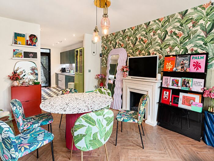 4 Bedroom Flat To Rent In Villiers Gardens, London, E20