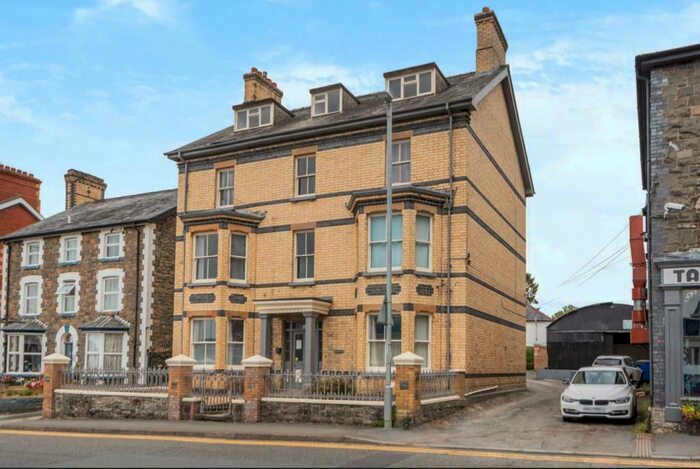 1 Bedroom Apartment To Rent In Llandrindod Wells, Powys, LD1