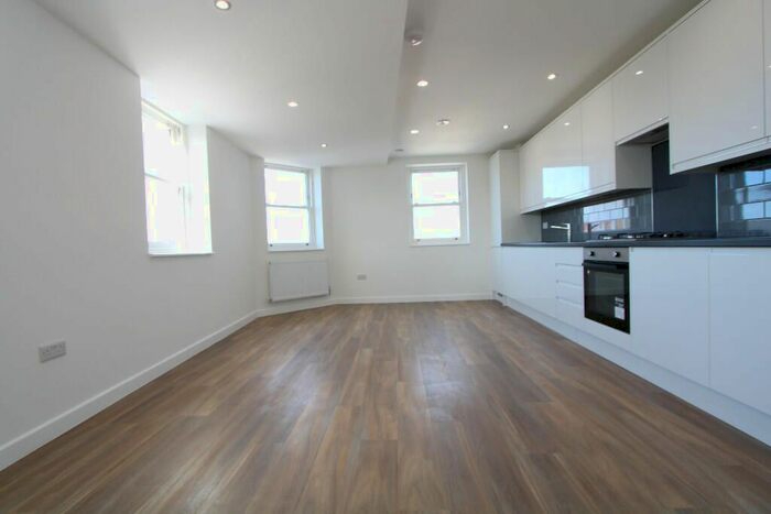 2 Bedroom Flat To Rent In Disraeli Road, Putney, SW15