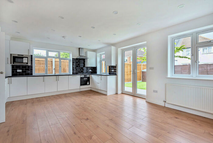 3 Bedroom Bungalow To Rent In Maberley Road, Beckenham, BR3