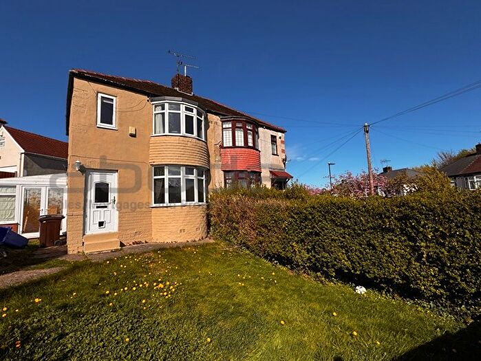 3 Bedroom Semi Detached House For Sale In Hollindale Drive, Sheffield, S12