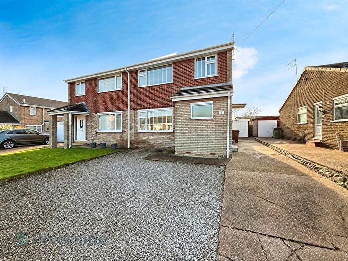 3 Bedroom Semi Detached House For Sale In Wentworth Close, Willerby, Hull, HU10