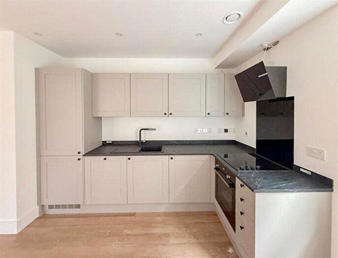 2 Bedroom Flat To Rent In Station Road, Pulborough, RH20