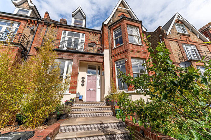2 Bedroom Flat For Sale In Flat, London, N16