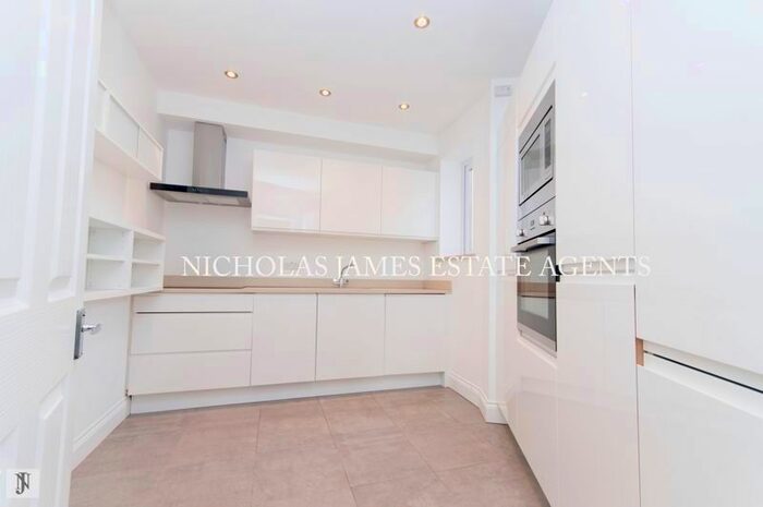 2 Bedroom Flat To Rent In Glenthorne Road, London, N11