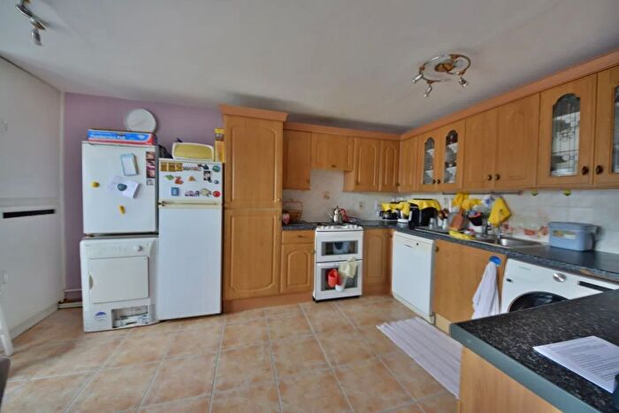3 Bedroom Maisonette To Rent In Caledonian Road, Sturmer Way, Caledonian, N7