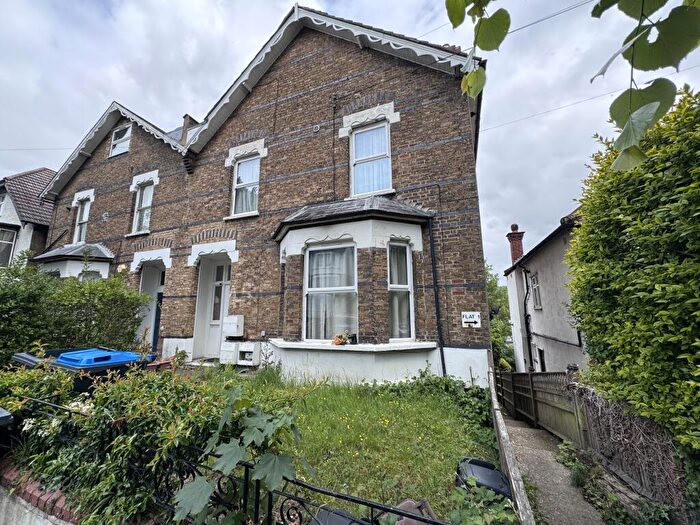 Semi-Detached House For Sale In Avondale Road, Croydon, CR2