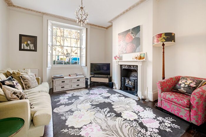 3 Bedroom Detached House For Sale In Canonbury Road, London, N1