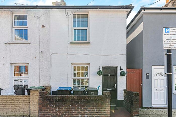 2 Bedroom End Of Terrace House To Rent In West Street, Croydon, CR0