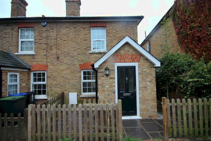 2 Bedroom Cottage To Rent In Spring Lane, Farnham Royal, Slough, SL2