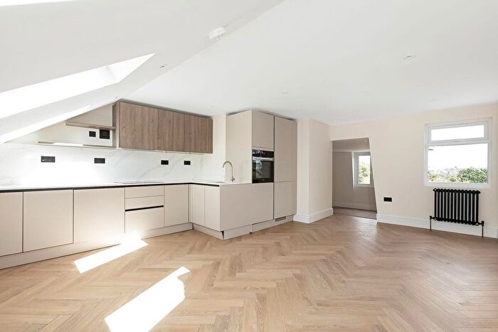 3 Bedroom Flat For Sale In Thurlow Hill, Dulwich, London, SE21