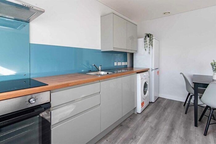 2 Bedroom Apartment To Rent In A Long Row, NG12