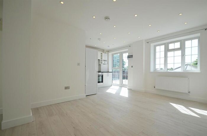 2 Bedroom Apartment To Rent In Park House, Ruislip Manor, HA4