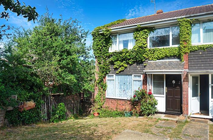3 Bedroom House For Sale In Central Ryde, PO33
