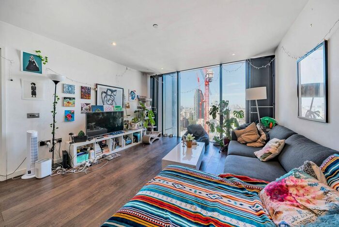 2 Bedroom Flat To Rent In Walworth Road, Elephant And Castle, London, SE1