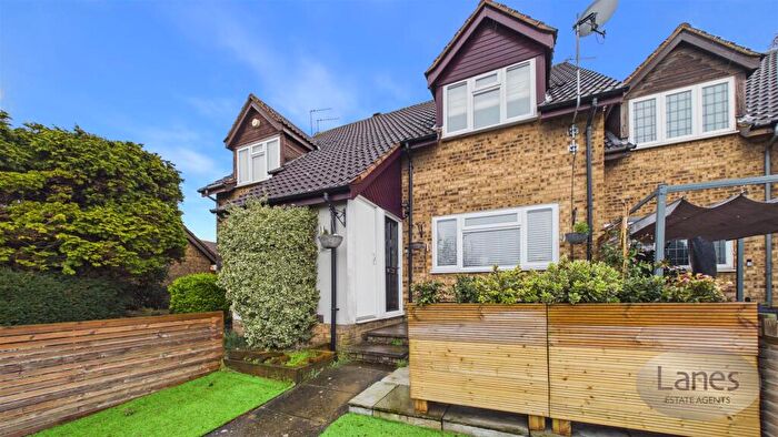 1 Bedroom Terraced House For Sale In Mahon Close, Enfield, EN1