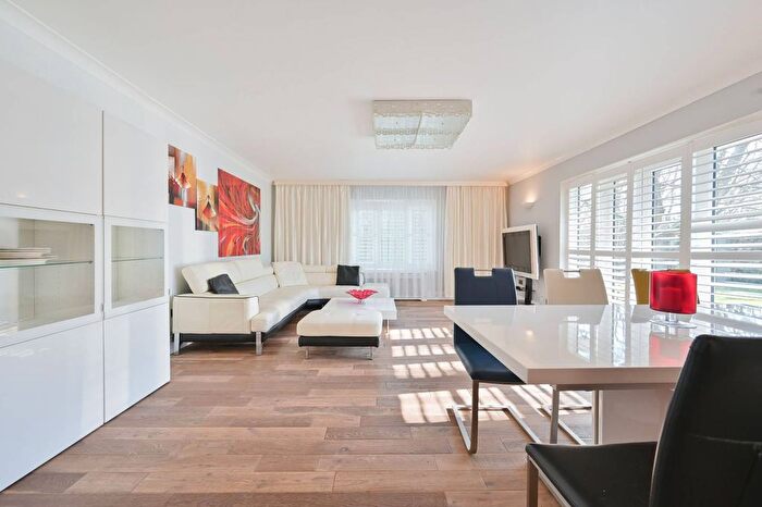 2 Bedroom Flat For Sale In Mount Park Road, Harrow On The Hill, Harrow, HA1