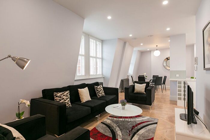3 Bedroom Flat To Rent In Shaftesbury Avenue, London, W1D
