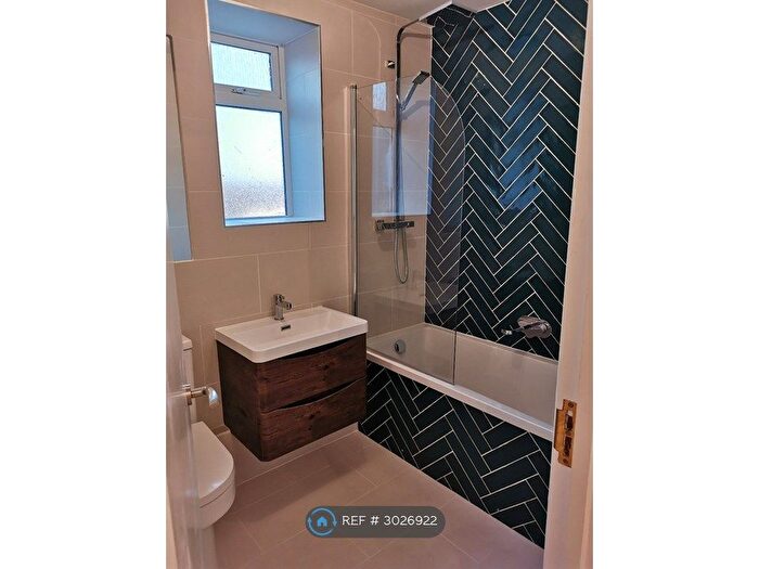 2 Bedroom Flat To Rent In Trinity Square, Margate, CT9