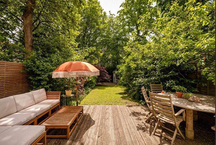 3 Bedroom Flat For Sale In Brondesbury Road, Queen's Park, London, NW6