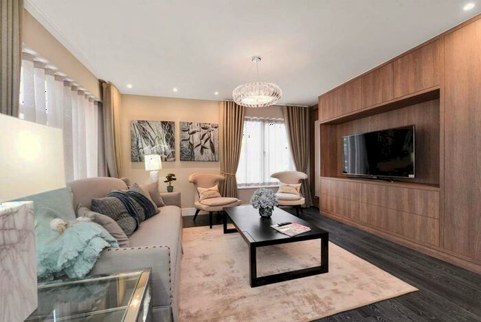 3 Bedroom Apartment To Rent In St. Johns Wood Park, London, NW8