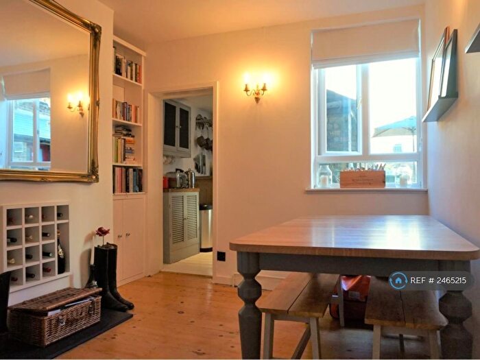 2 Bedroom Flat To Rent In Elliott's Row, Elephant & Castle, London, SE11