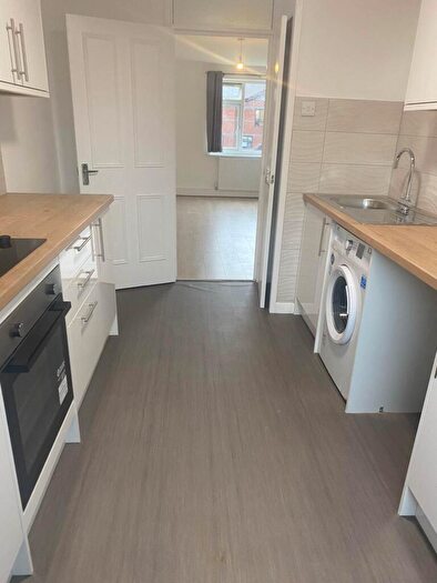 2 Bedroom Flat To Rent In Wilbraham Road, Manchester, M16