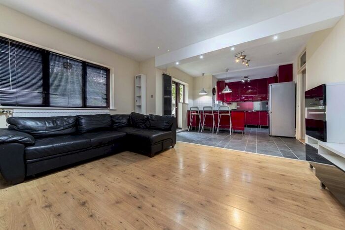 2 Bedroom Flat To Rent In Tiber Gardens, London, N1