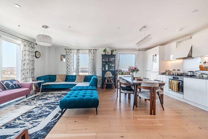 3 Bedroom Flat For Sale In Everly House, Edgware, London, NW9