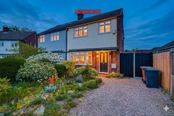 3 Bedroom Semi Detached House For Sale In Tredegar Road, Dartford, DA2