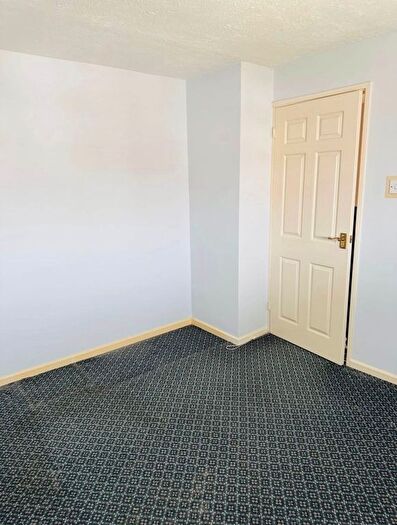 2 Bedroom Detached House To Rent In Spacious Family Home, London, SS14