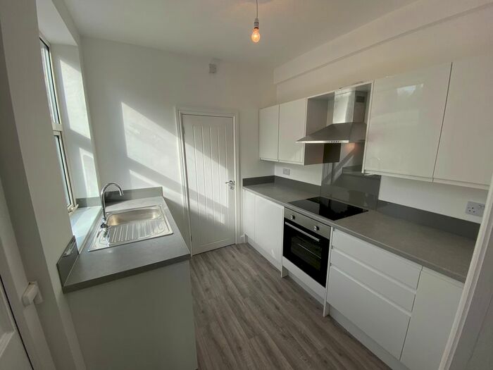 3 Bedroom End Of Terrace House To Rent In Walton Walk, Chesterfield, Derbyshire S40