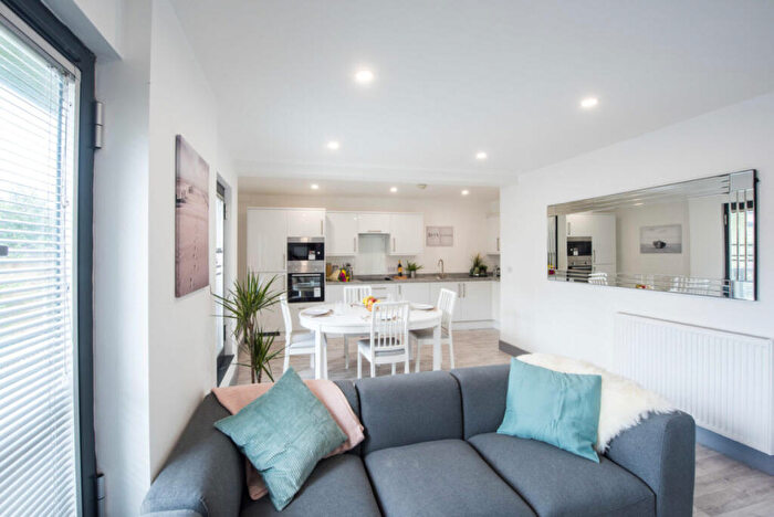 4 Bedroom Apartment To Rent In Half Moon Lane, Gateshead, NE8