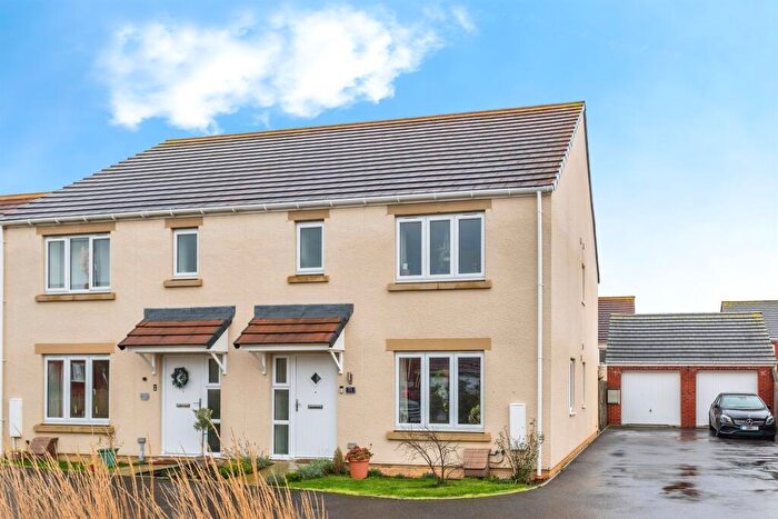 3 Bedroom Semi Detached House For Sale In Spitfire Drive, Witney, OX29