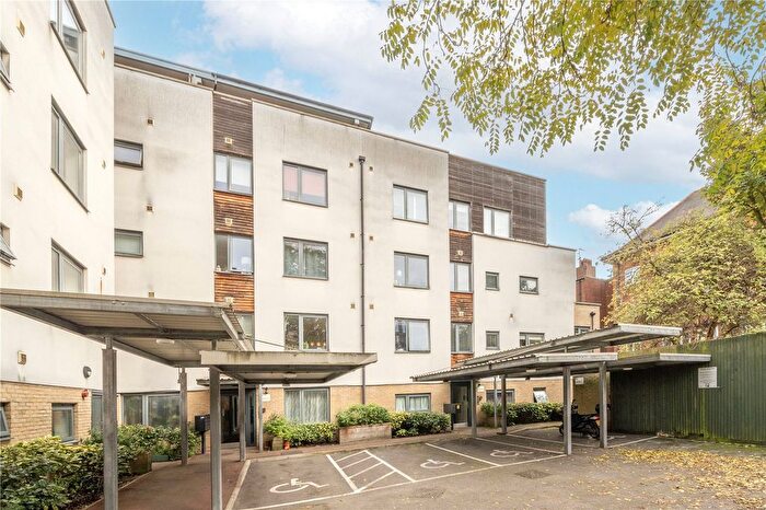 1 Bedroom Flat To Rent In Clapham Park Road, London, SW4