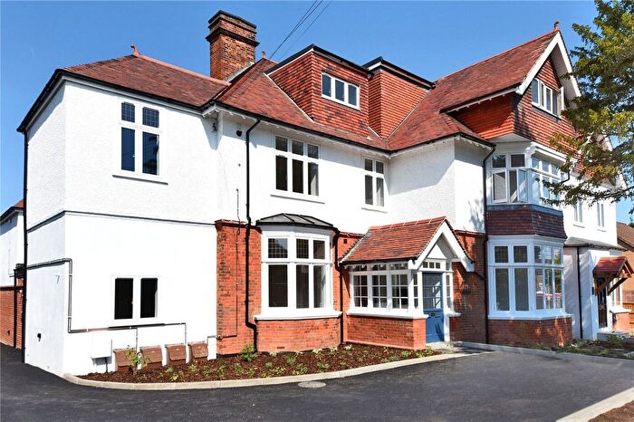 1 Bedroom Flat For Sale In Holly Oak Close, Cheam, Sutton, SM2