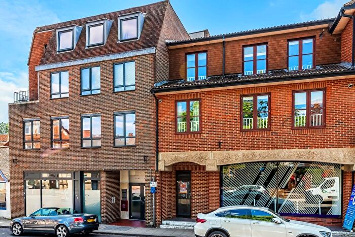 1 Bedroom Flat For Sale In North Street, Leatherhead, Surrey, KT22