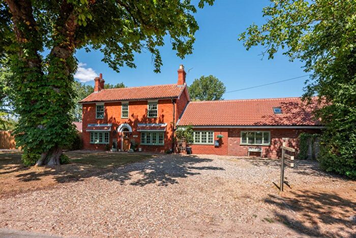 5 Bedroom Detached House For Sale In Brakefield Green, Yaxham, Dereham, NR19