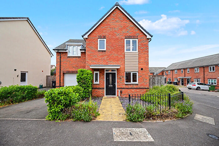 3 Bedroom Detached House For Sale In Laing Close, Rugby, Warwickshire, CV21