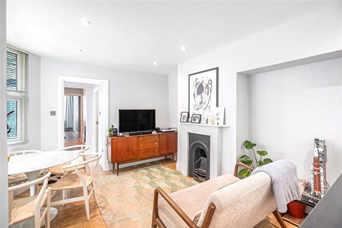 2 Bedroom Flat For Sale In Sydney Road, Harringay, London, N8