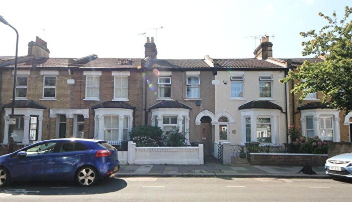 2 Bedroom Flat To Rent In Roland Road, Walthamstow, E17