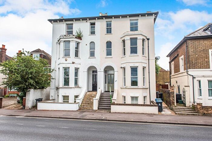 Flat To Rent In Portsmouth Road, Surbiton, KT6