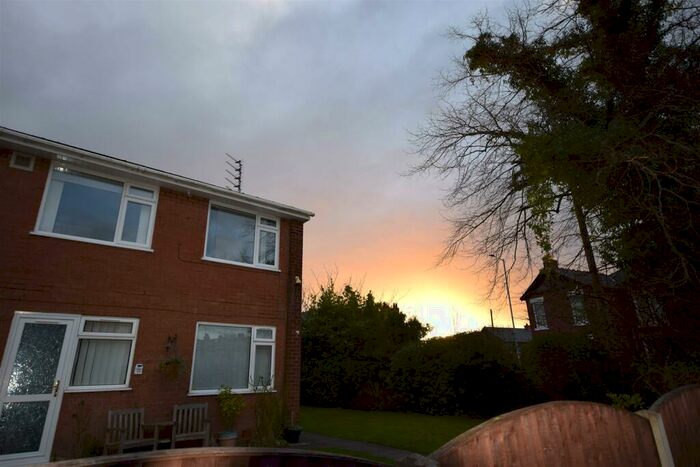 2 Bedroom Flat To Rent In Woodsmoor Lane, Stockport, SK2