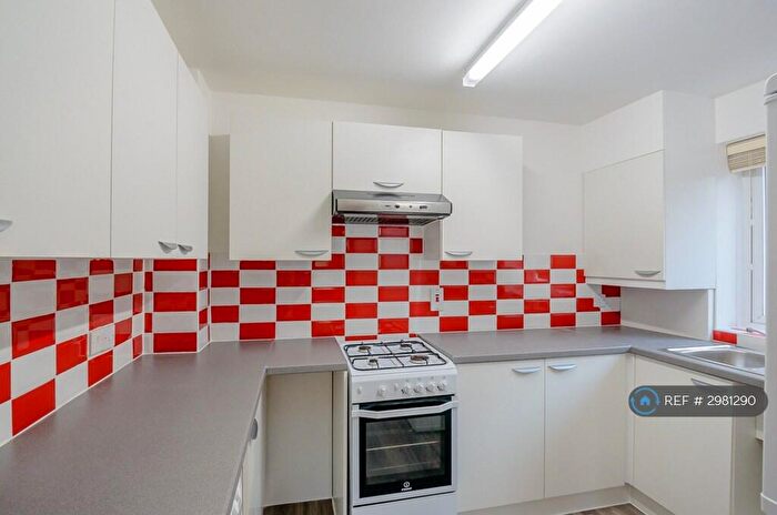 2 Bedroom Flat To Rent In Kenley Close, New Barnet, EN4