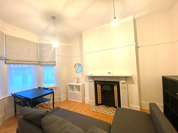 1 Bedroom Flat To Rent In Old Tiverton Road, Exeter, EX4