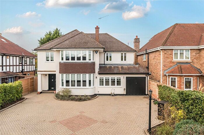 4 Bedroom Detached House For Sale In Rydens Avenue, Walton-On-Thames, KT12