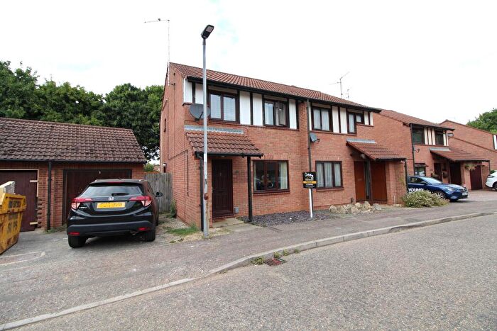 3 Bedroom Semi-Detached House To Rent In Woodhall Rise, Werrington, Peterborough, PE4